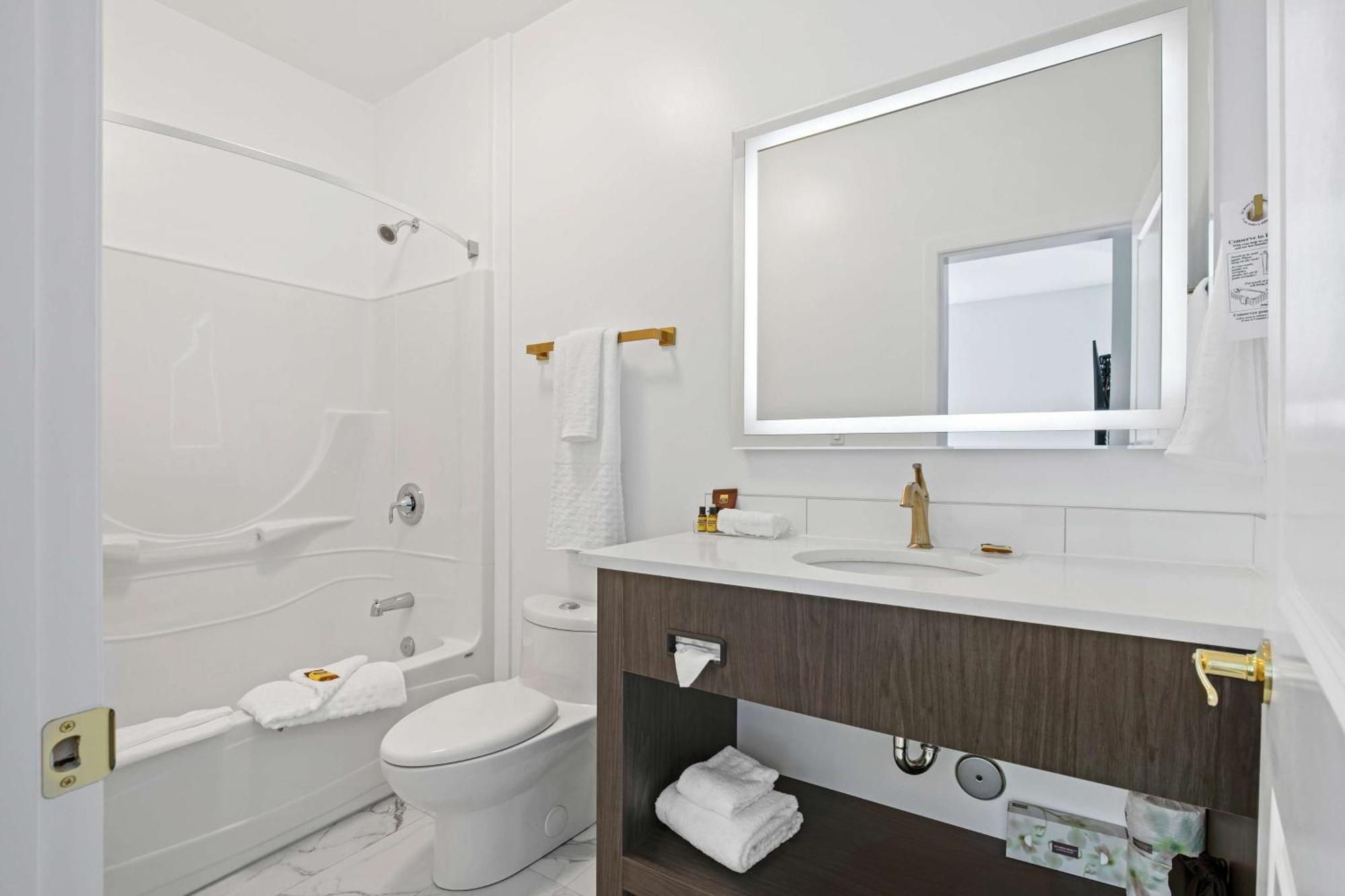 Crown Columbia Hotel; BW Premier Collection Trail Екстер'єр фото