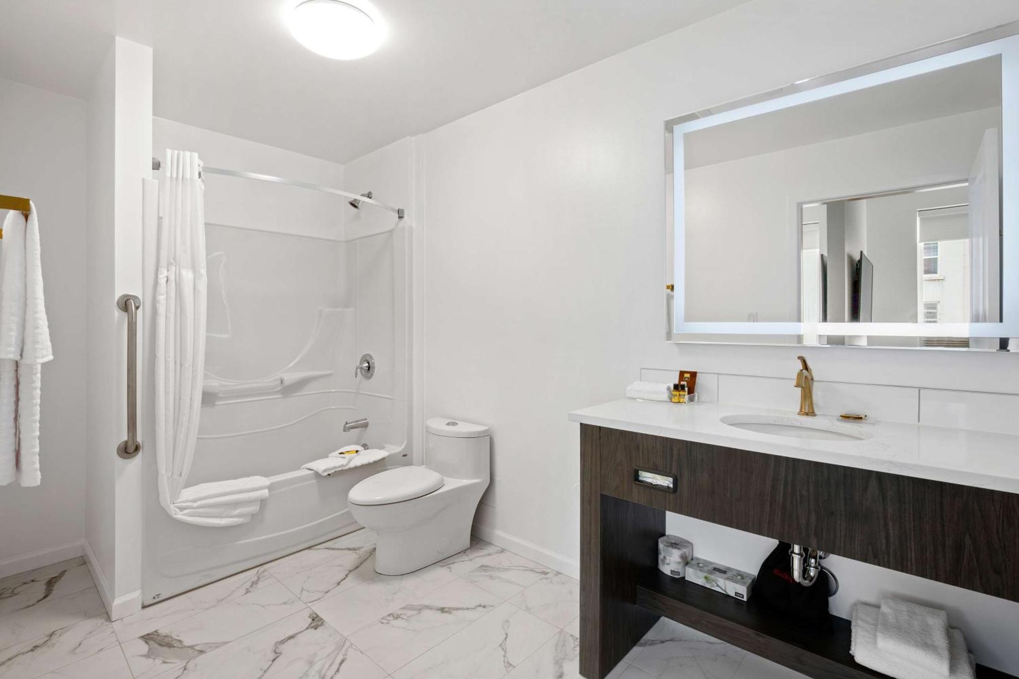 Crown Columbia Hotel; BW Premier Collection Trail Екстер'єр фото